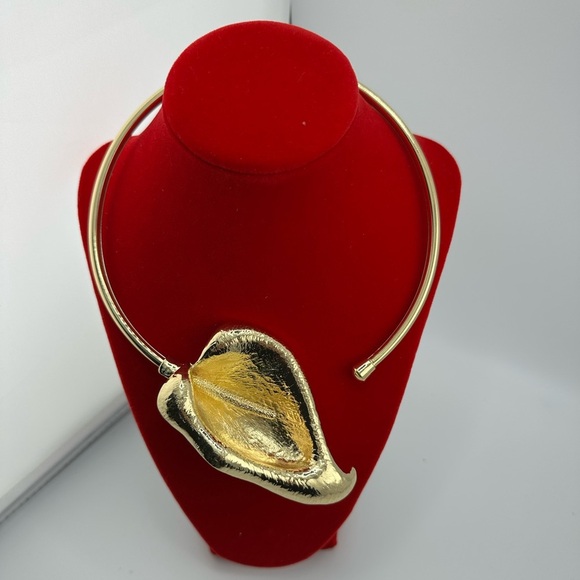 Anthropologie Horseshoe Lotus Gold Bangle Flower Necklace - Picture 11 of 14